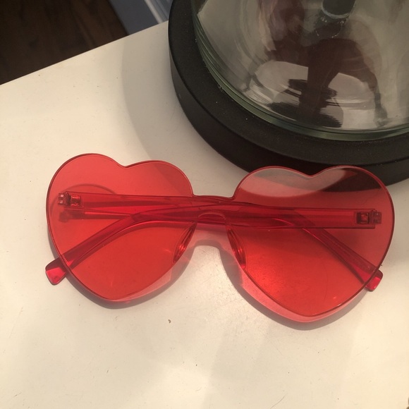 ❤️SOLD❤️Heart shades ❤️ - Picture 2 of 2